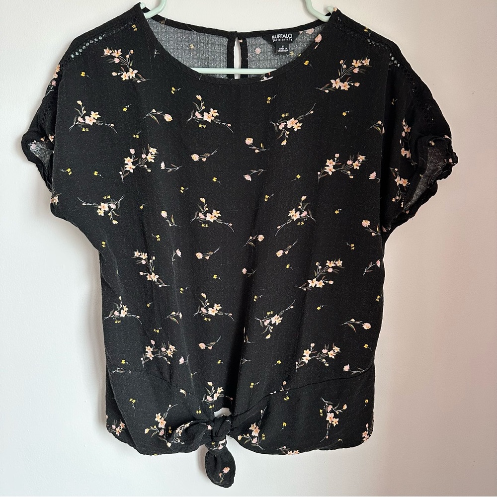 Buffalo David Bitton Women’s Black Floral Tie Front Top Blouse Size Small